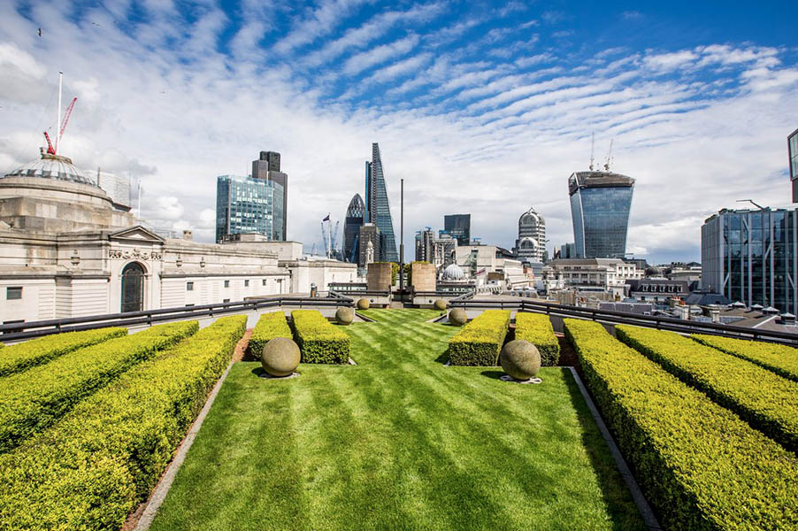 London, rooftop terrace of Coq d'Argent restaurant_Credits: instagram / @coqdargent